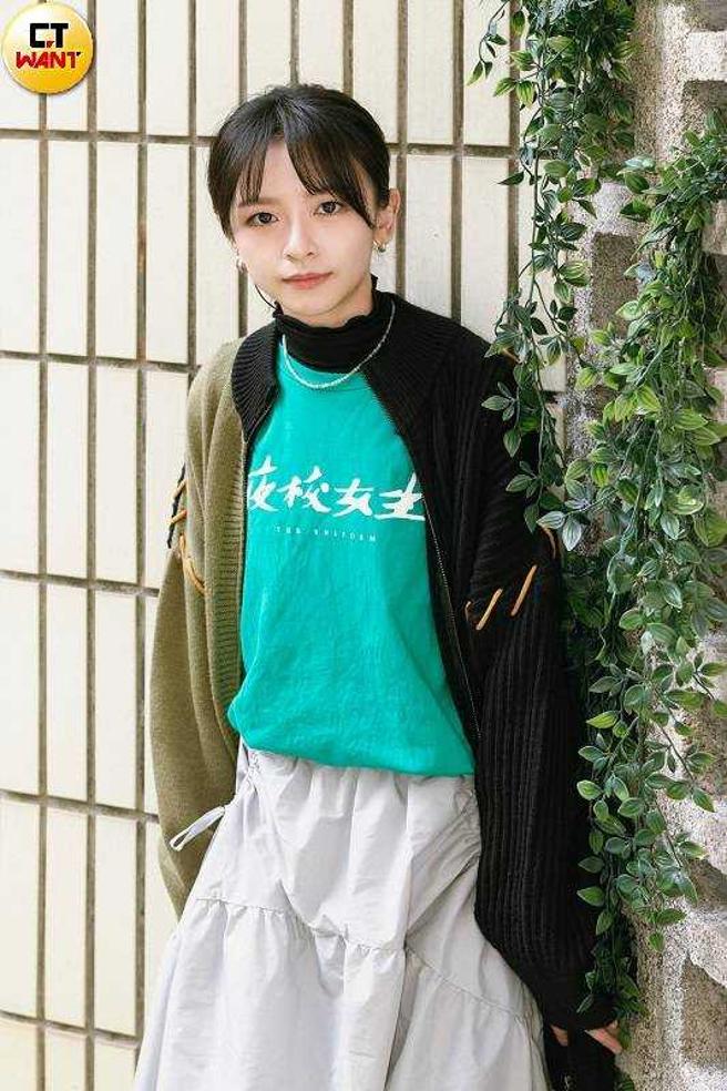 陈姸霏现实生活中最好的朋友就是高中同学兼室友，两人个性虽然很不一样，但能理解彼此，即使吵架也能很快合好。（图／杨澍摄）