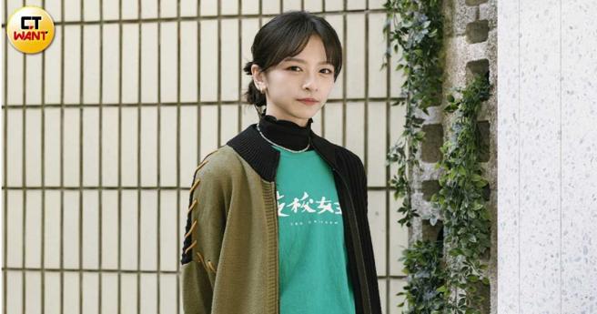 陈姸霏在《夜校女生》里追星靠偶像激励自己，戏外则爱韩团Stray Kids。（图／杨澍摄）