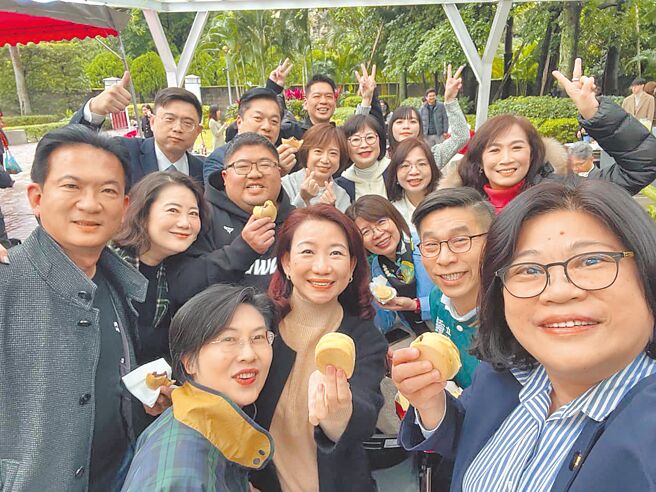 民進黨籍立委在賴清德總統官邸烤肉，和樂融融。這場「一黨烤肉，萬民傷財」的活動，完全暴露了民進黨對民生疾苦、國際局勢的麻木不仁。（摘自林岱樺臉書／楊亞璇台北傳真）