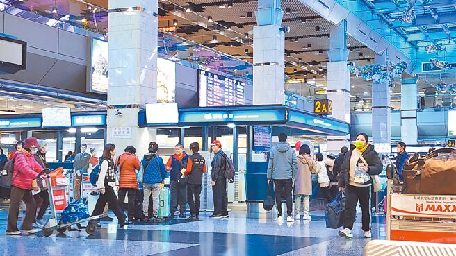 律師表示，冒充離島居民購買優惠機票，除害航空公司損失而殃及無辜地勤人員外，恐觸犯詐欺得利罪。（許逸民攝）