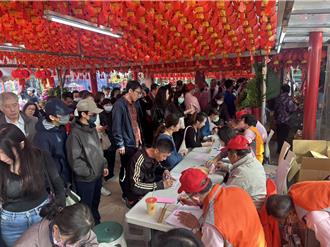 迎頭牙接財轉運 台中市府團隊赴「烘爐地」祈福