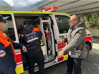 66歲翁騎機車遊南橫遇落石 閃避不及摔車幸保命