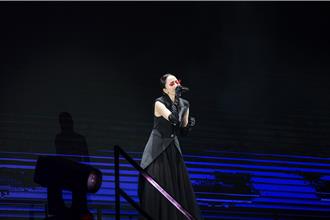 中岛美嘉来台唱催泪神曲哭了  开心抽空参拜寺庙品冠军茶