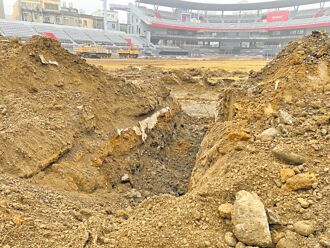 市府：新竹棒球場案 首務移除覆土