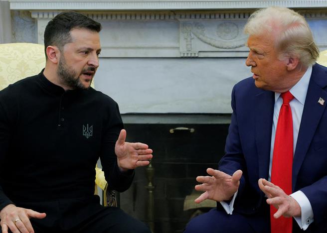 美國總統川普（右）、烏克蘭總統澤倫斯基（左）日前公開吵翻，未簽成礦產協議。（資料照／路透社）