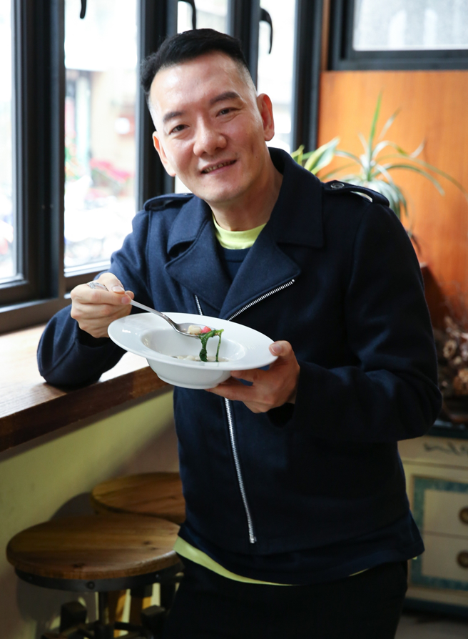 田定丰哀悼方大同。（图／中时资料照）