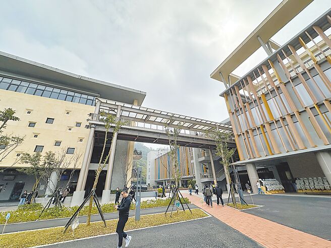 台北市第二殡仪馆（怀爱馆）作业量大增，议员建议重新调整地方回馈金。（丁上程摄）