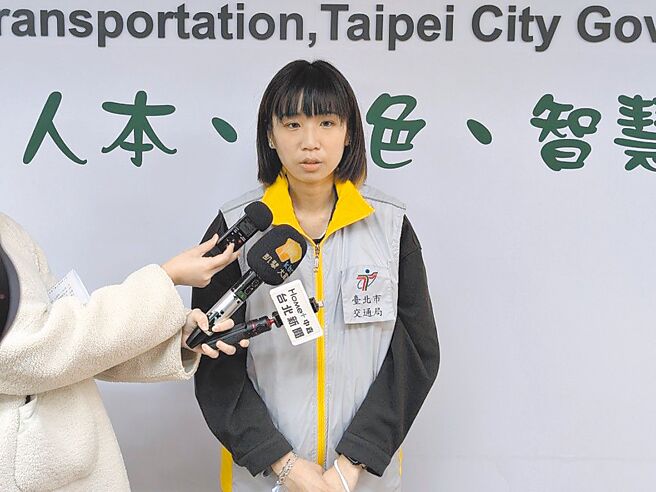 台北市交通局交通裁决所积案催收课长萧润君说，近年来「车辆逾期未检验」被注销车牌的状况一直是大宗。（丁上程摄）