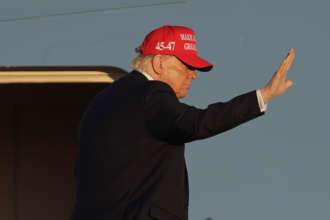 泽伦斯基惨了？华邮：川普拟终止对乌所有军援