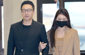 汪小菲與女兒戶外散心被目擊！ 拜拜祈福2人緊牽互動曝