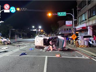 台中暗夜死亡車禍影片曝光  2車猛撞1駕駛傷重慘死