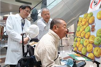 「勇者无碍」 桃医举办国际口足画家联展