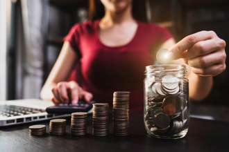 繳勞保比國民年金划算？這數字藏貓膩！「退休不到5年領回35年保費」