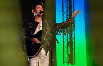 陶喆登紅館開唱哽咽致敬方大同 突暴雷新歌1分多鐘全場驚呼