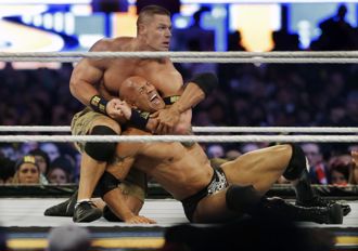 摔角》WWE超級震撼彈！約翰希南轉為反派 殘忍襲擊冠軍選手
