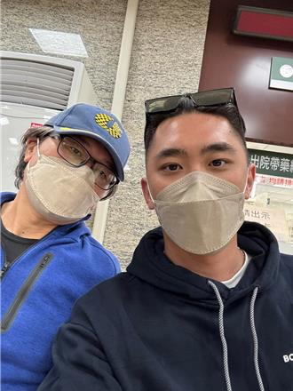 新北议员父子深夜同挂急诊 候诊40分看见基层医护困境