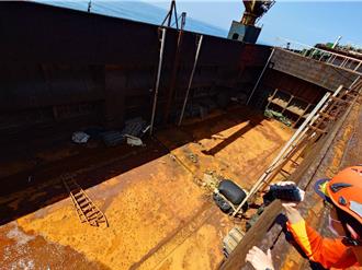 诡异「幽灵船」漂航台湾外海！ 军事粉专一查竟有6个船籍