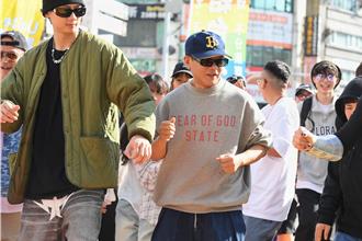 金馬影帝罹患斜頸症30多年 居家復健10個月曝近況