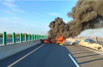 快訊》台61線小貨車自撞成火球 1人葬身火窟