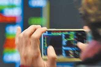 利空襲來…16檔舉保護傘