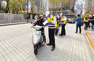 台中新光三越 首批324人拿回物品