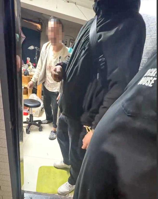 李仁和扑空多次后会同其他受害人再次前往工作室，与廖男正面对决成功拿回佛牌。（图／民眾提供）