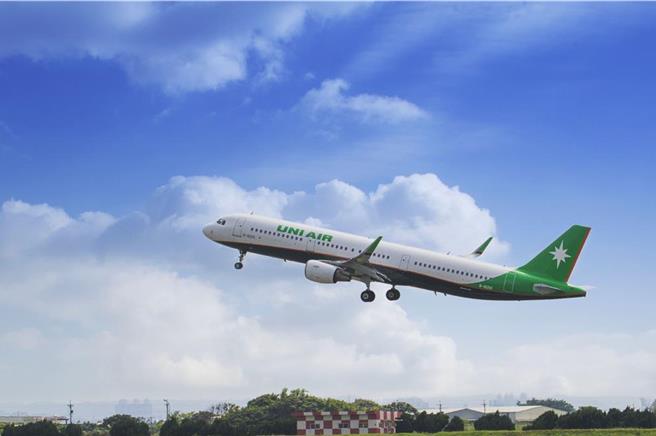 花蓮縣政府聯合立榮航空及旅行社推出「天天有北花航班遊花蓮」方案，每人最低只要用2700元，就能享有2天1夜台北直飛花蓮機加酒行程，希望藉此突破交通障礙，提升旅客到訪花蓮的意願。（立榮航空提供／羅亦晽花蓮傳真）