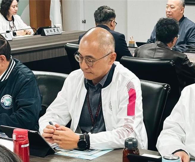 急診壅塞問題不斷，分級醫療被視為解方，桃園市衛生局長賈蔚直言，需各方正視問題才可行。（姜霏攝）