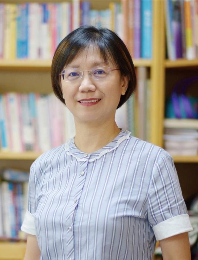 国民党立委翁晓玲批评，这项措施根本无实质效力，形同推卸责任，增加行政负担，陆委会至今仅查出一名海军杨姓士兵持有中国大陆身分证，且该士兵是主动通报，显见陆委会根本无力彻查实际状况。（翁晓玲提供／张睿廷台北传真）