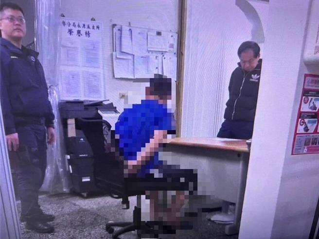 警方将游男逮捕强制管束。（民眾提供／李京升台中传真）