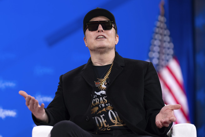 马斯克向联邦政府200万名雇员寄发了第1封电邮，要求他们回报工作绩效，否则将甘冒遭解聘的风险。（图／美联社）