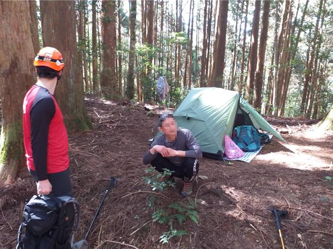 王姓登山客因与家属联繫沟通误会导致家属误以为失联，造成乌龙搜救事件。（新竹县消防局提供／邱立雅竹县传真）