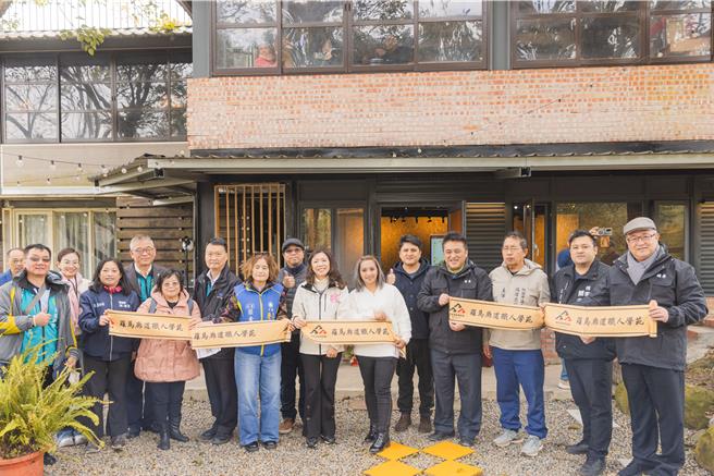 桃園市復興區近年來推廣咖啡農產，在地咖啡農陳耑妤打造「羅馬廊道職人學苑」，不僅提供在地青農完善的學習場域，未來也會開設各類手作課程傳承原住民文化。（陳耑妤提供／呂筱蟬桃園傳真）