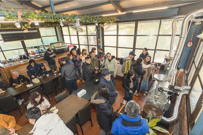 桃園市復興區近年來推廣咖啡農產，在地咖啡農陳耑妤打造「羅馬廊道職人學苑」，不僅提供在地青農完善的學習場域，未來也會開設各類手作課程傳承原住民文化。（陳耑妤提供／呂筱蟬桃園傳真）