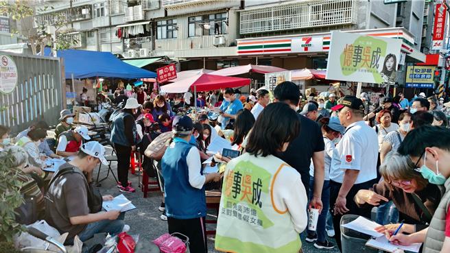 中選會日前公布罷免案第一階段未過名單，其中罷免中正萬華立委吳沛憶民團需補件。罷免吳沛憶民團「憶事吳成」領銜人劉思吟2日表示，昨日收到約600份連署書，今日更獲近1000份連署書。（民團憶事吳成提供）