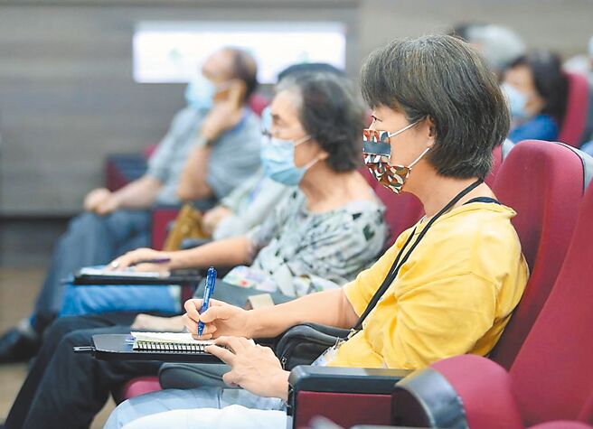 台灣民眾退休後最擔心的前三項分別是健康問題、退休金太早用盡以及非預期的事件發生。圖／本報資料照片