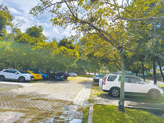 台中市豐原區豐原慈濟、中正公園等公有停車場，將委外營運收費。（李京昇攝）