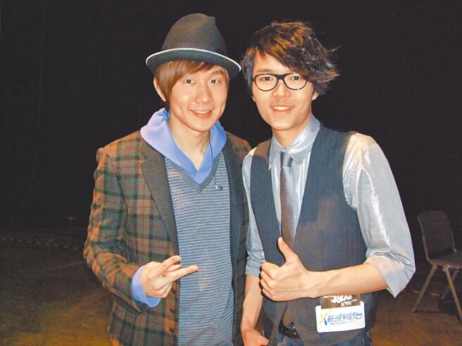 林俊杰（左）1日闻方大同病逝，心情震惊又难过。（资料照片）