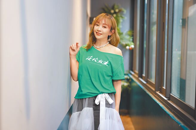 季芹分享自己在校時的生活，以及為人母的教育方針。（興揚電影提供）