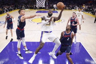 NBA》詹姆斯生涯5万分差1分没达标 仍创例行赛千胜里程碑