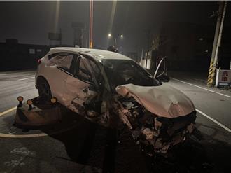 彰化轎車撞斷電線桿、變電箱   車體全毀「駕駛人間蒸發」