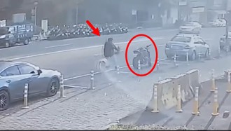 台中無辜大重機遭ubike撞倒 扶不起竟肇事逃逸