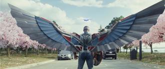 看《美隊4》超生動！ 精彩時刻突「天花板坍塌」情侶傻眼