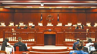 基層盼新院長 解決過勞問題