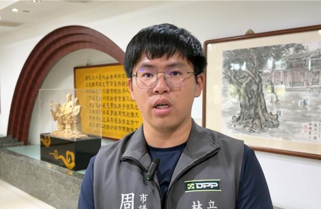 台南市議會民進黨團總召周嘉韋等8名議員3日共同發表聯合聲明。（本報資料照片）