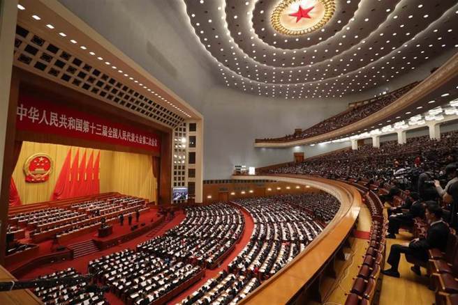 2025年大陸全國「兩會」召開在即，今年包含「十四五」收官、提振消費、人工智慧＋等6大關鍵字被看好成為熱點議題。（新華社）