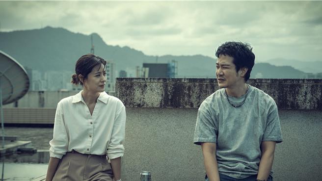 林予晞、薛仕凌攜手調查後輩命案，揭露演藝圈性醜聞。（鏡文學提供）