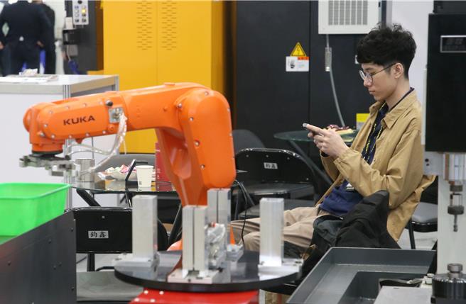 展出多项机密工具机。（赵双杰摄）