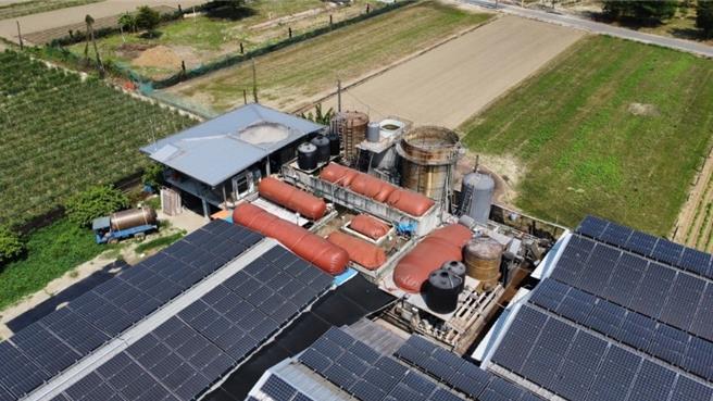 高雄市农业局辅导位于阿莲区志贤畜牧场，成为全国首家取得生质能发电再生能源凭证的民营养猪场，不仅节约电费，还能创造额外收入。（高雄市农业局提供／任义宇高雄传真）