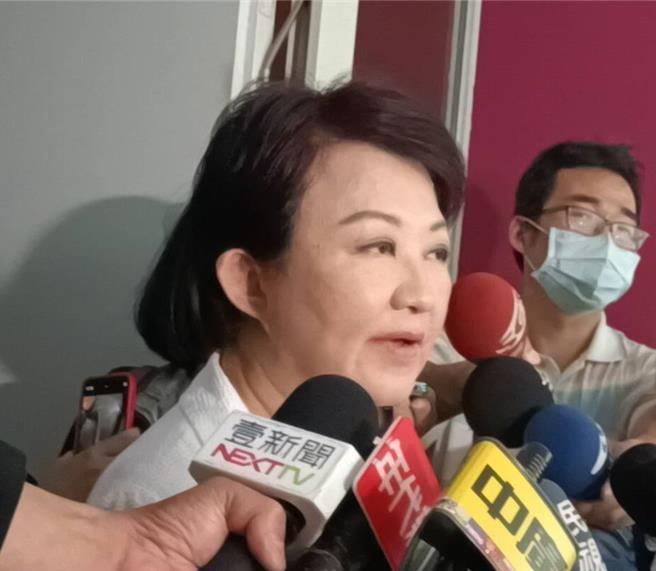 台中市长卢秀燕今强调，市府推广「阳光政治，首重廉洁」，没有讨论的空间，所以同意地政局长吴存金请辞。（陈淑娥摄）